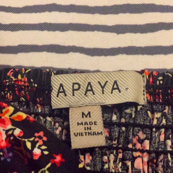 Pink/red floral zip up top with built in padding - Picture 7 of 9